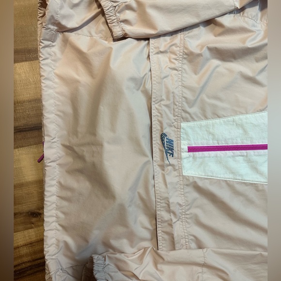 Nike Revolution 1/2 zip jacket that turns to a belt bag/ crossbody bag - Picture 7 of 8